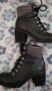 EUC HARDLY WORN BEAUTIFUL LEATHER COMBAT BOOTS
